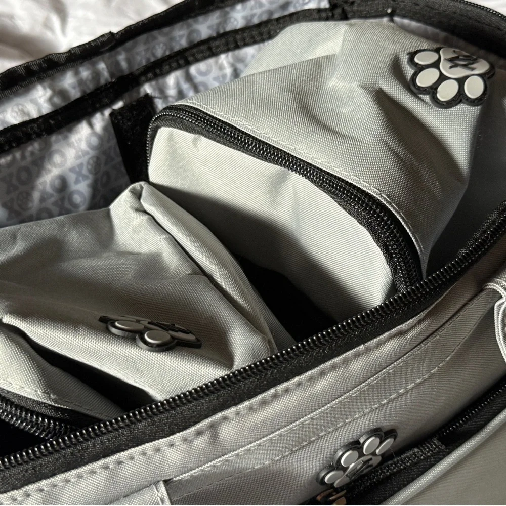 NWT Trisha Yearwood pet travel bag. Insulated w.food pouches & portable bowls!